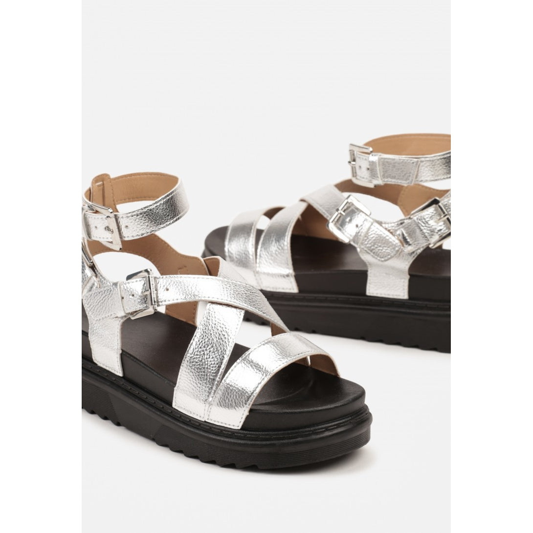 Flache Sandalen